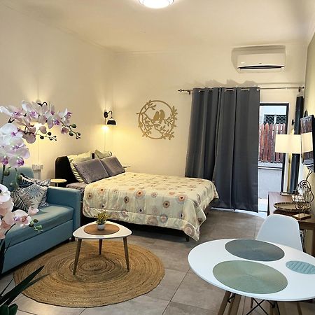 Newly Renovated Studio Apartment With Rooftop Pool, Few Steps To The Beach Flic-en-Flacq 外观 照片