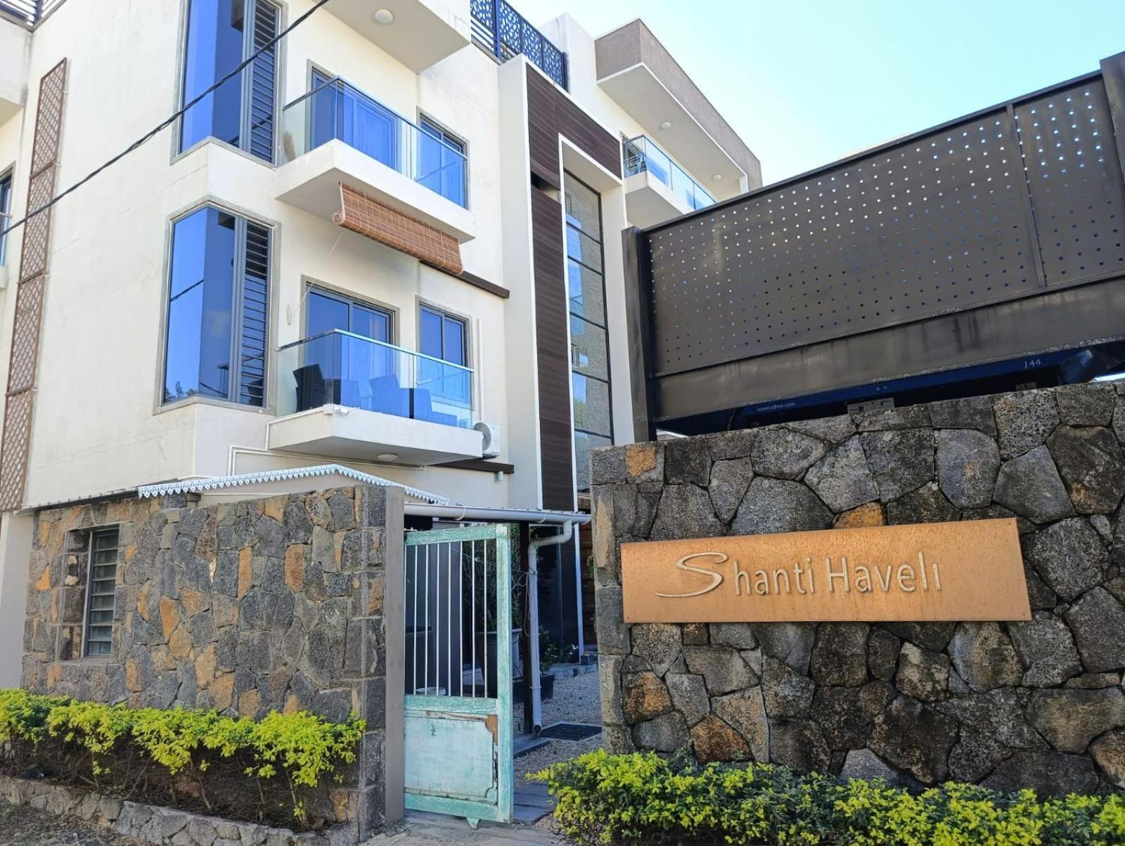 Newly Renovated Studio Apartment With Rooftop Pool, Few Steps To The Beach Flic-en-Flacq 客房 照片