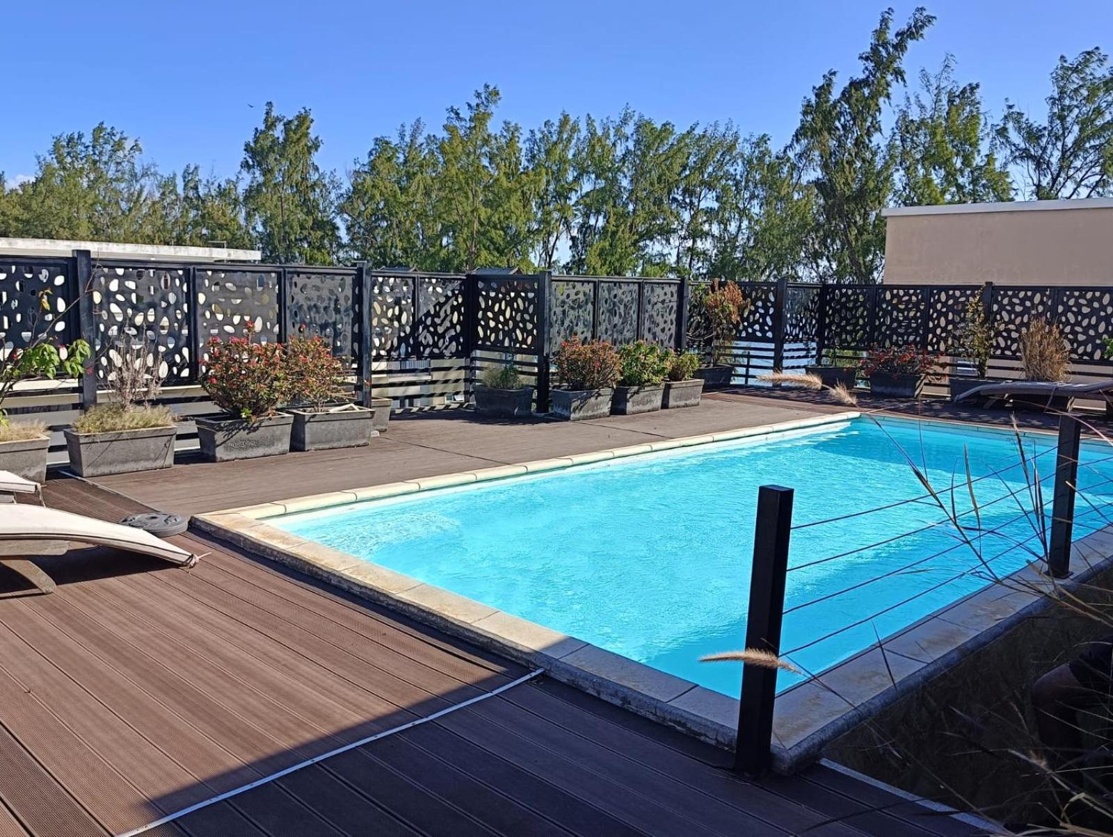 Newly Renovated Studio Apartment With Rooftop Pool, Few Steps To The Beach Flic-en-Flacq 外观 照片