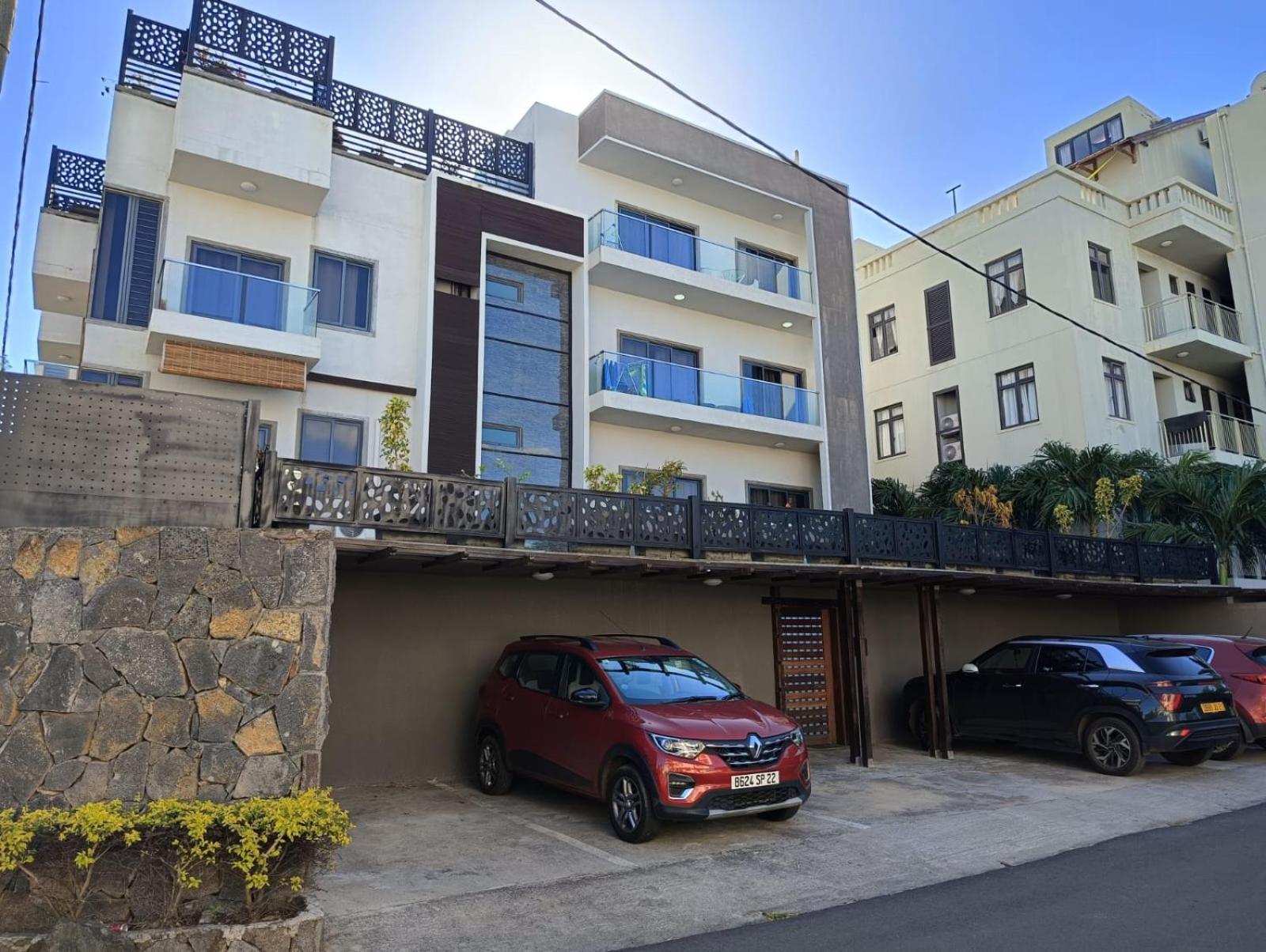 Newly Renovated Studio Apartment With Rooftop Pool, Few Steps To The Beach Flic-en-Flacq 外观 照片