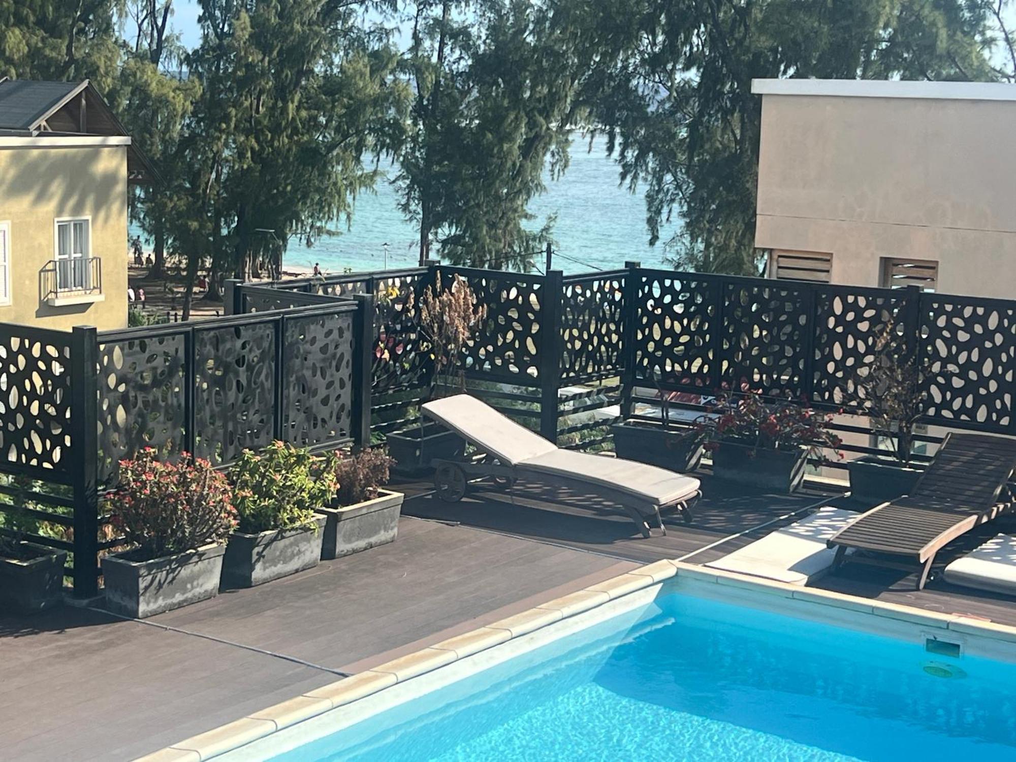 Newly Renovated Studio Apartment With Rooftop Pool, Few Steps To The Beach Flic-en-Flacq 外观 照片