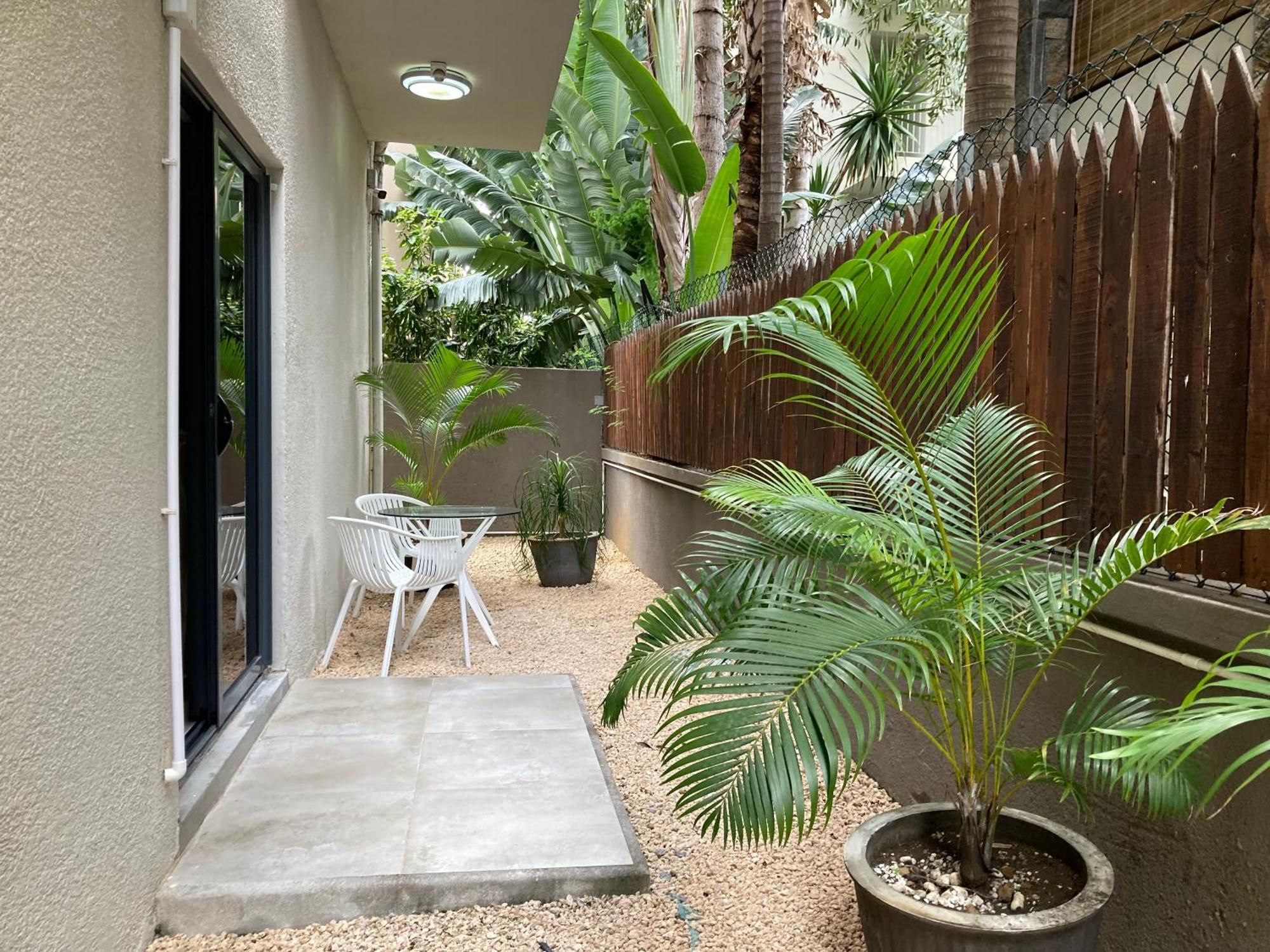 Newly Renovated Studio Apartment With Rooftop Pool, Few Steps To The Beach Flic-en-Flacq 外观 照片